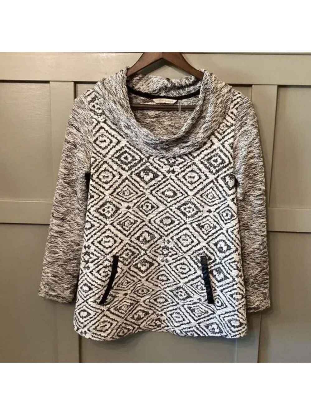 Soft Surroundings Cowl Neck Pullover Sweater With Pocket Gray Cream Size Small